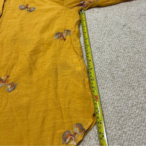 Fig and Flower Mustard Yellow Collard Embroidered floral button up Size Medium - Picture 13 of 14
